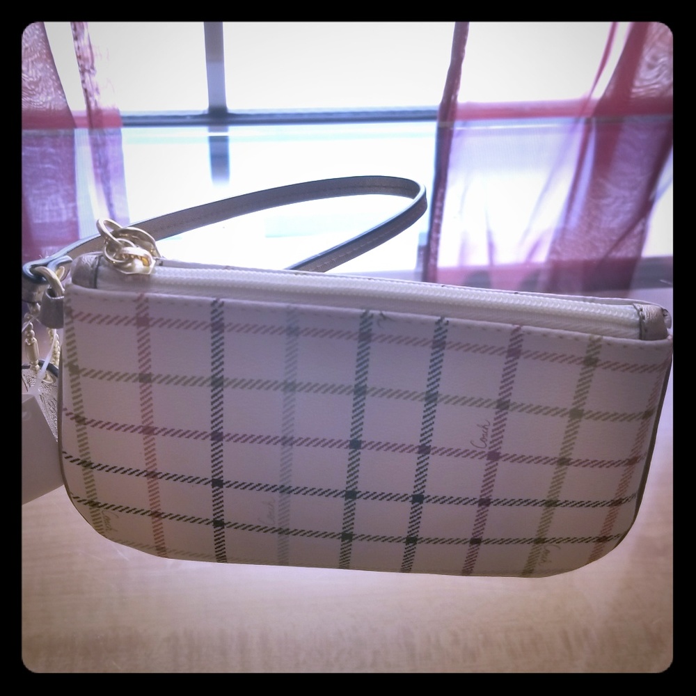 NEW COACH wristlet Cream/Pink Plaid